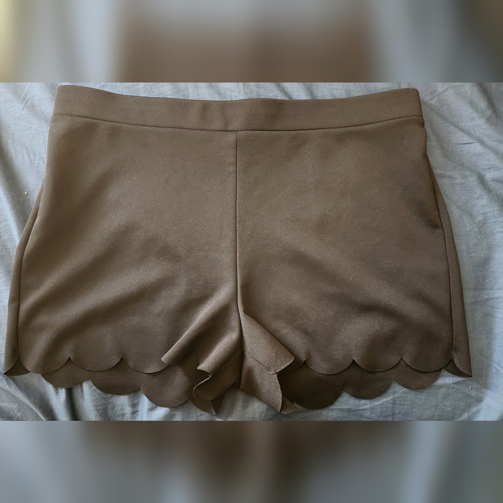 Express Scallop Shorts